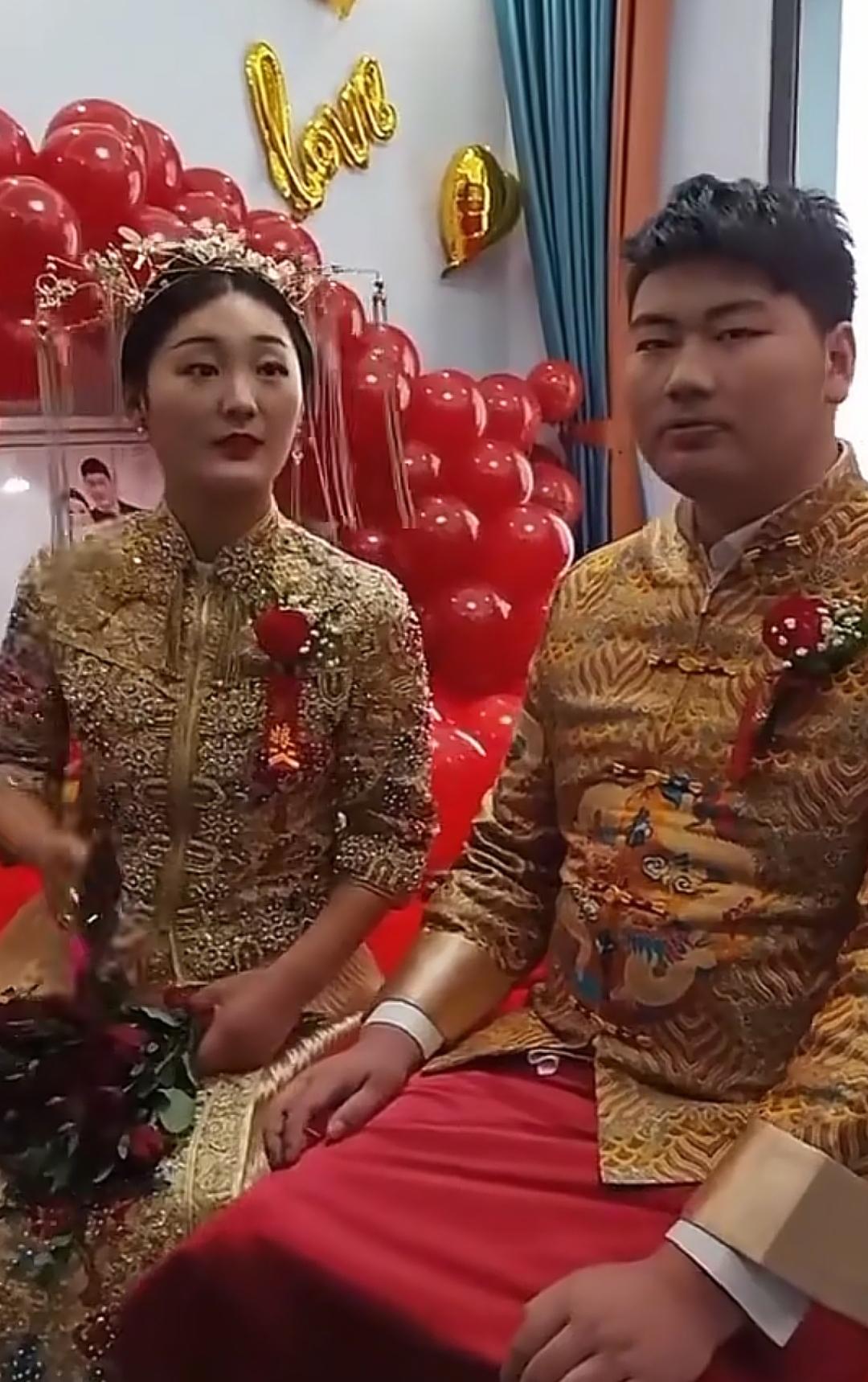 说到底，
朱小伟和陈亚男那场婚姻，
散就散在，
他们想要的不一样。

一个想借着