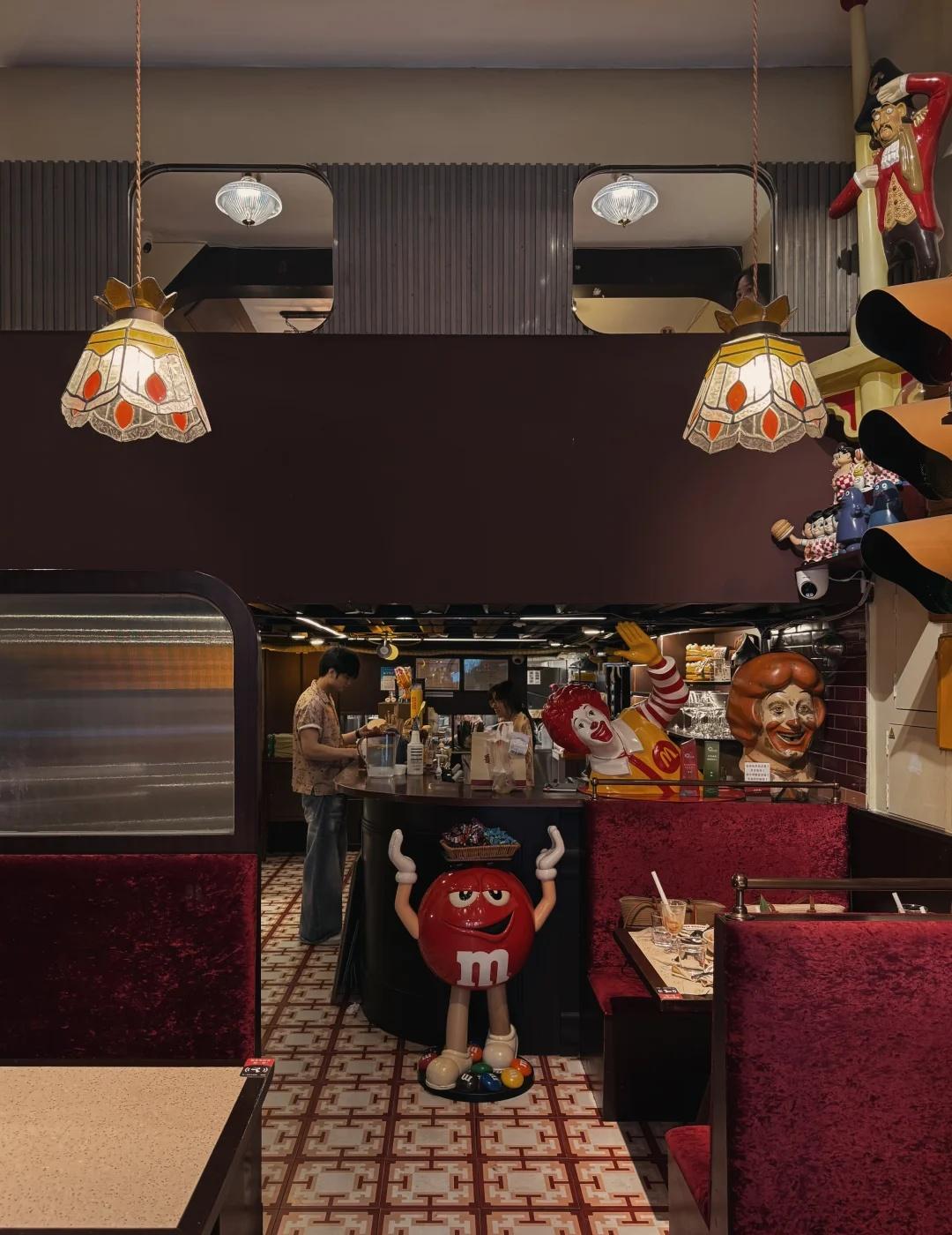 公园前最古早的美式餐厅🎪
满屋子的M记玩具
	
广州周末探店 广州美食 公园前