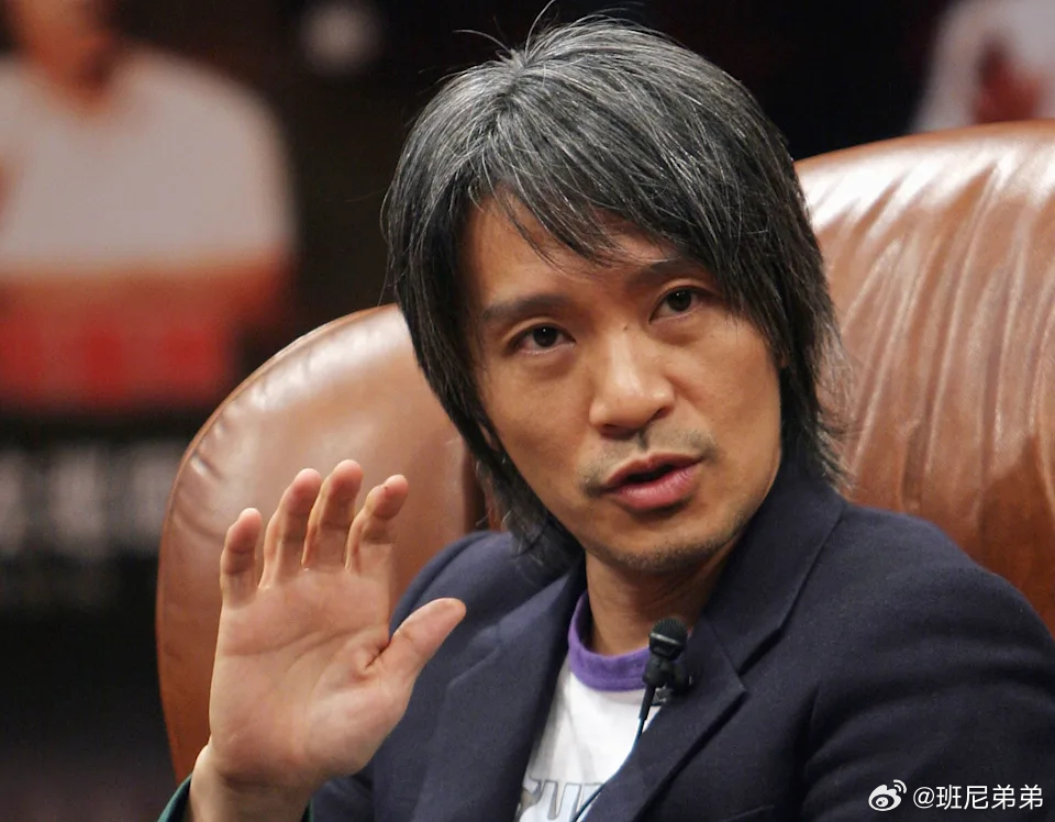 周星驰64岁生日官宣新片周星驰功夫女足弹性定档 6月22日周星驰迎来 64 岁生