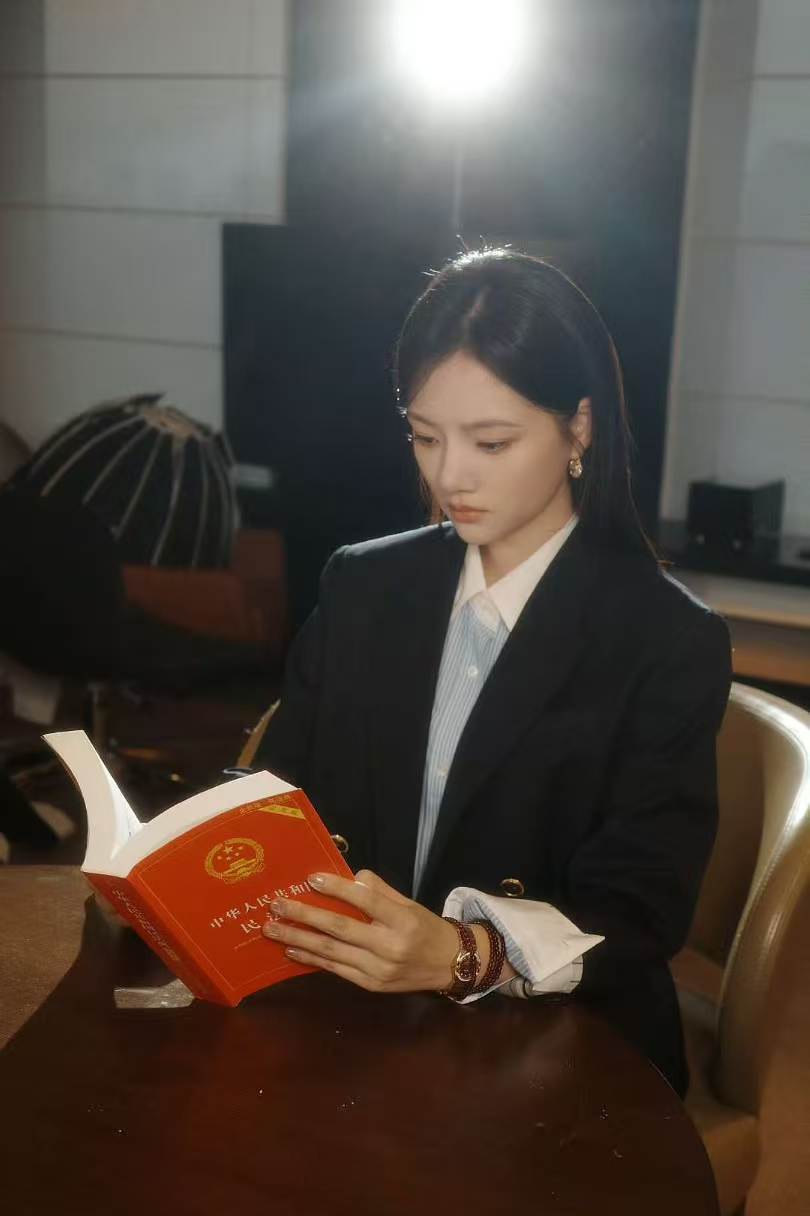 任敏秦睿人设任敏秦睿小太阳    任敏精准拿捏秦睿人设：一个在法庭上闪闪发光，私