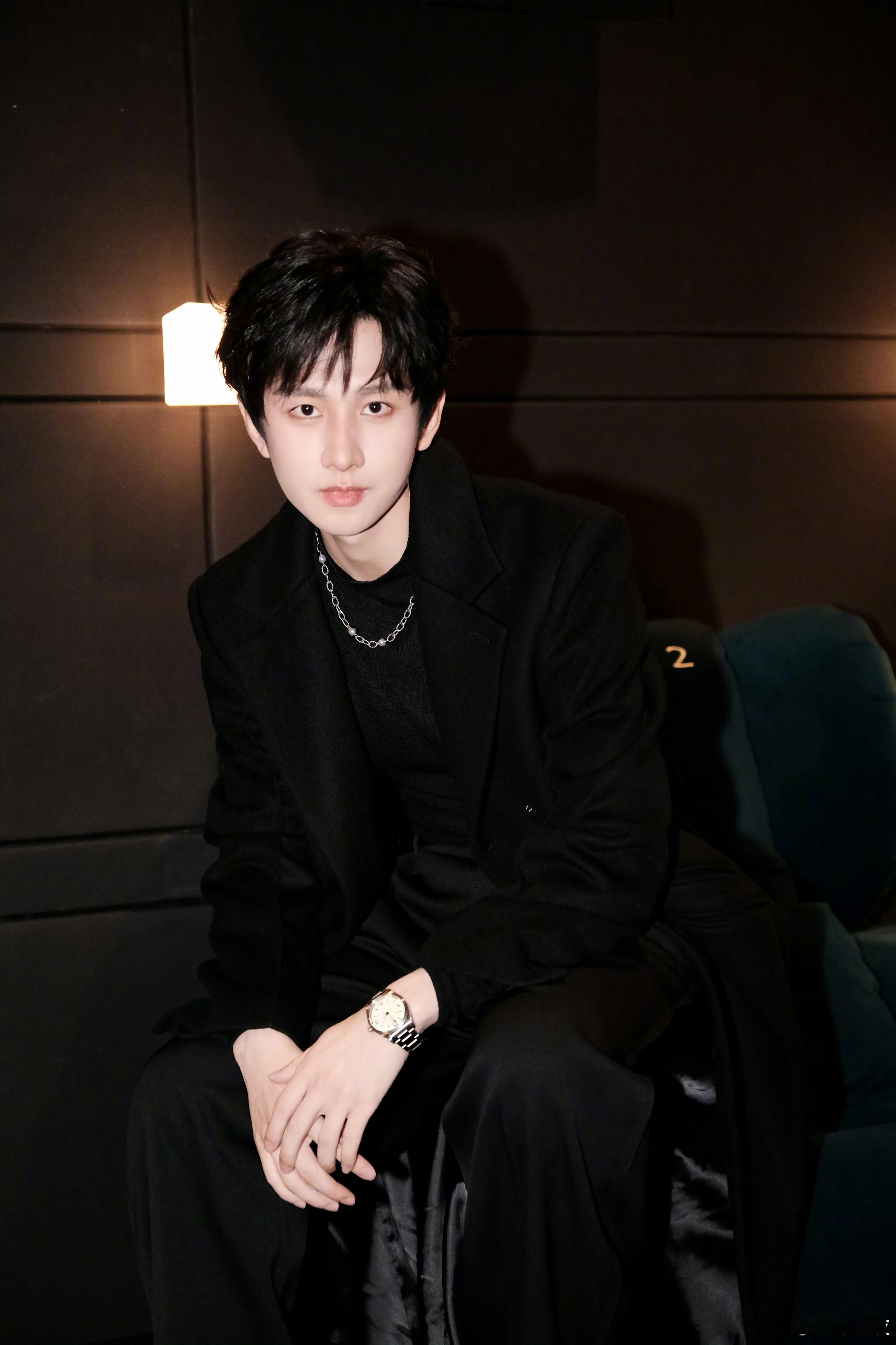 给花粉的选男主建议 傅诗淇：适配美强惨、战损破碎型。他的痛感能隔着屏幕传递，越虐