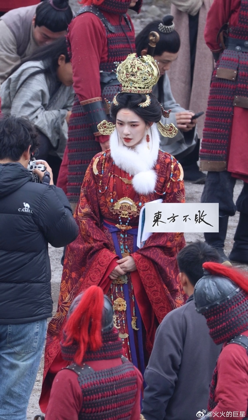 好美呀林允归鸾金冠婚服造型林允归鸾金冠婚服造型路透