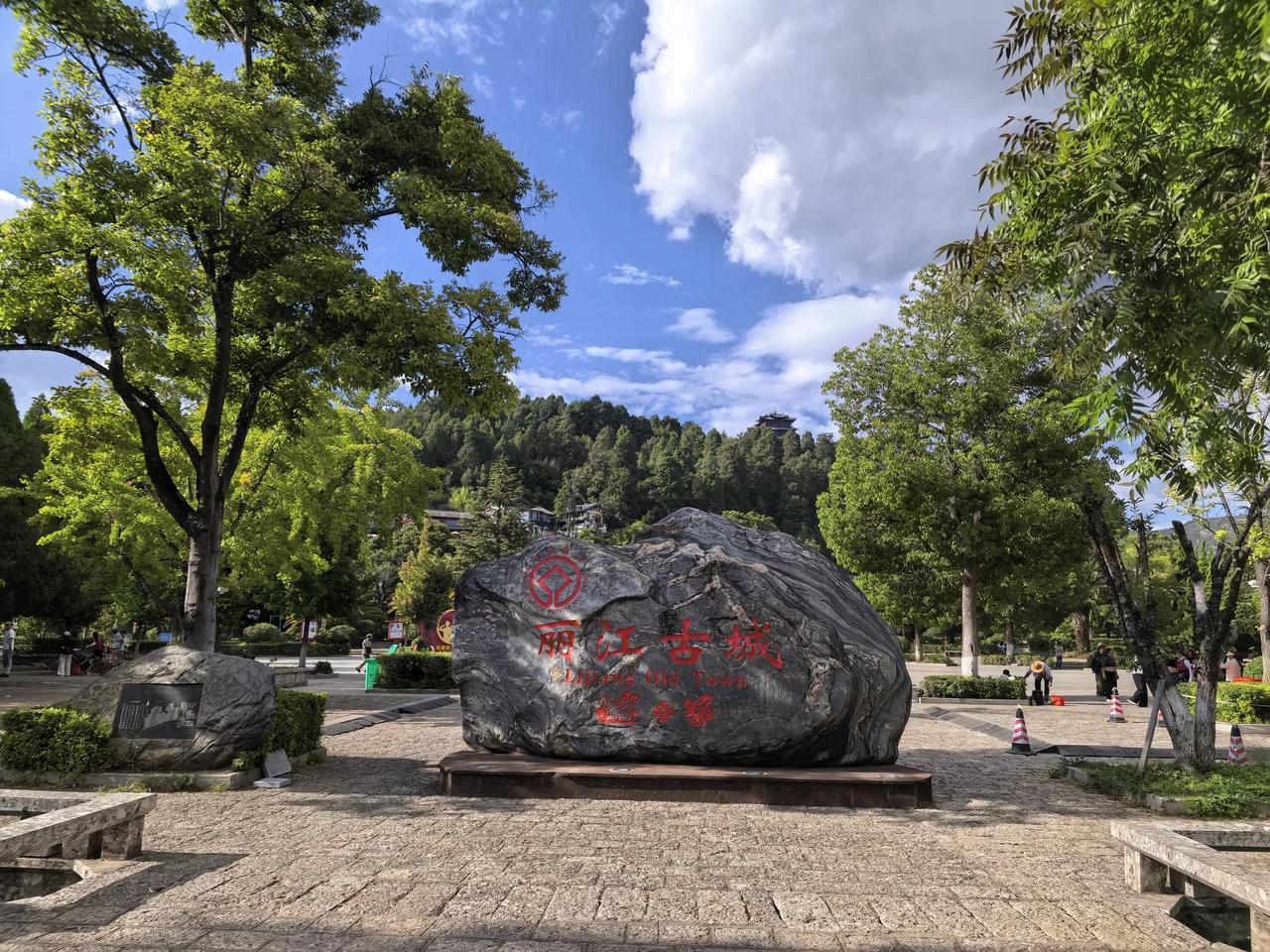今天晚上从丽江坐火车前往昆明，明天早上再从昆明坐火车前往普洱。
原本打算今天晚上