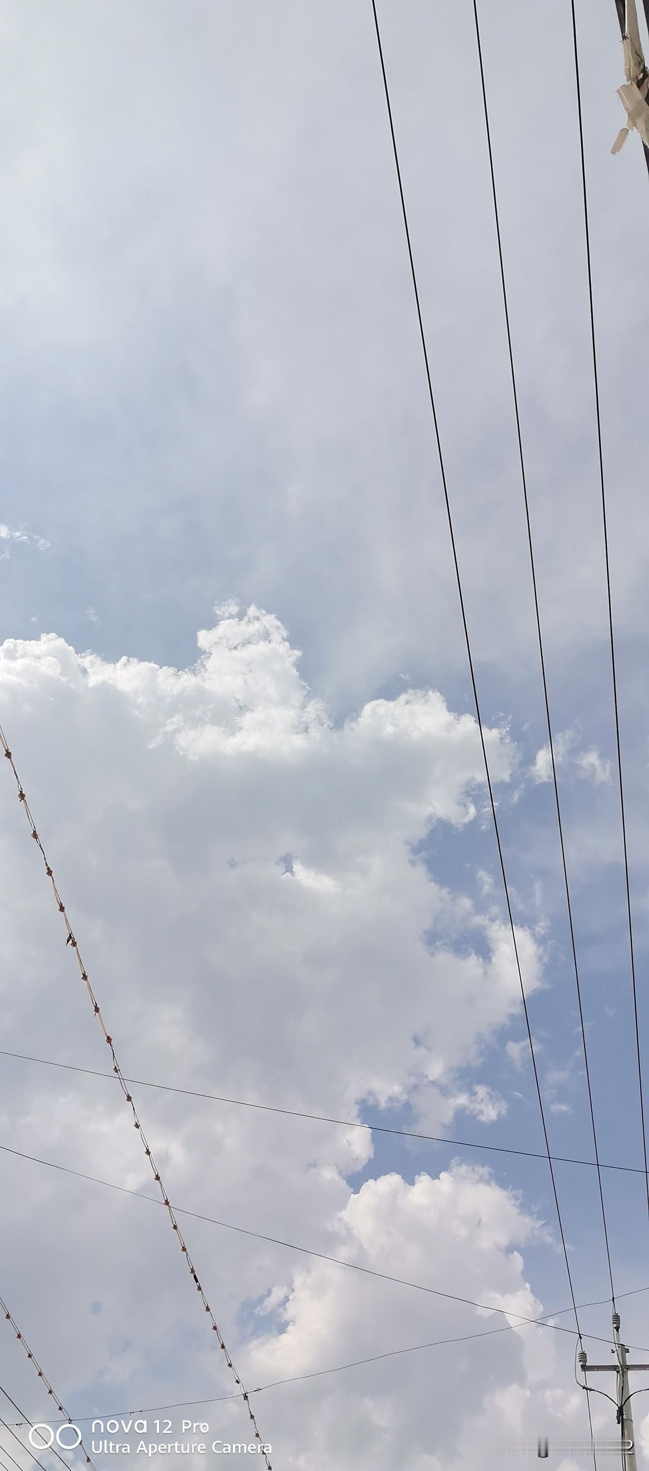 随手拍天空一道风景线