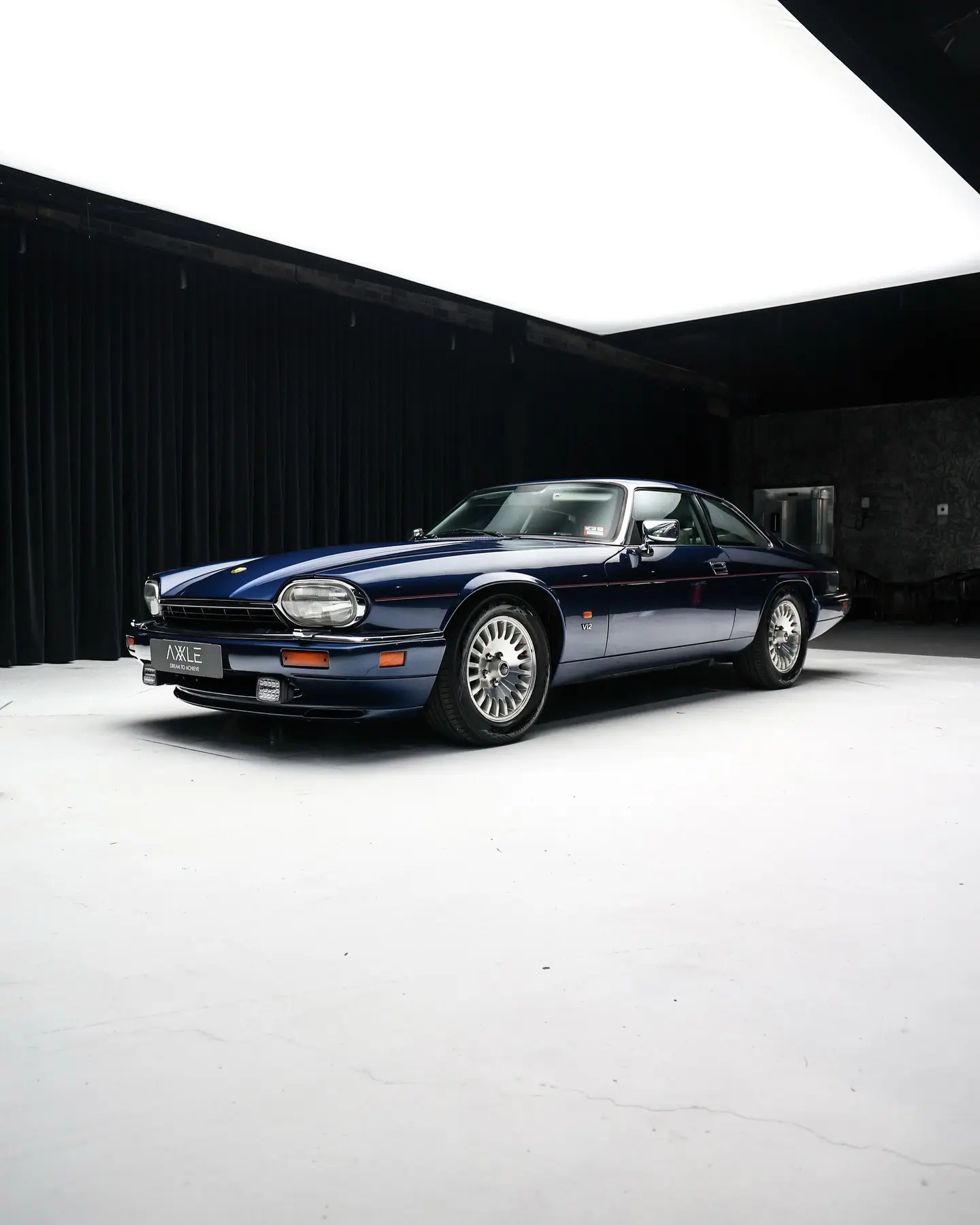 Jaguar XJS V12，来自捷豹1994年的车型。