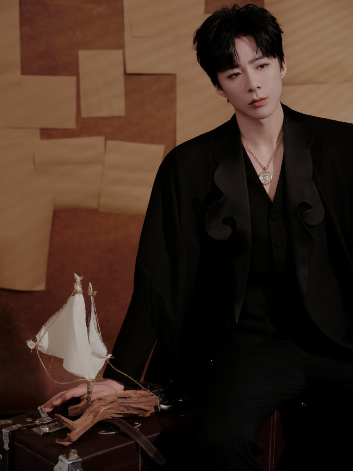 刘宇宁把红毯走成秀场了 刘宇宁星光大赏复刻魏劭 刘宇宁把红毯走成秀场了，刘宇宁星