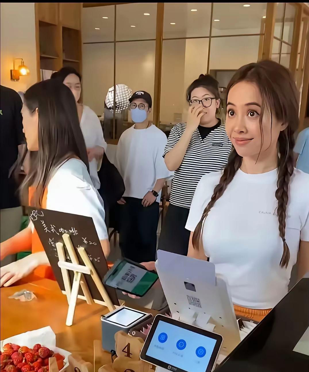 蔡依林医美里做的比较成功的一位了40几岁的人了居然一点也不显老 ​​​