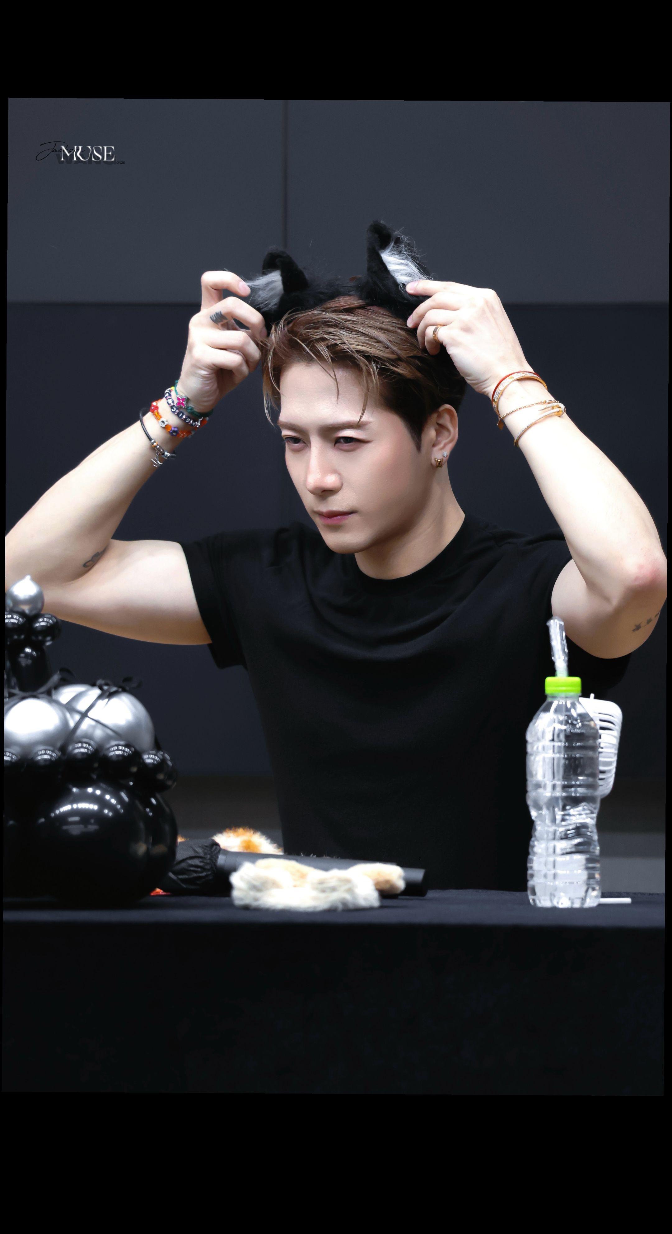 好萌...🤤。cr.Muse0328-王嘉尔