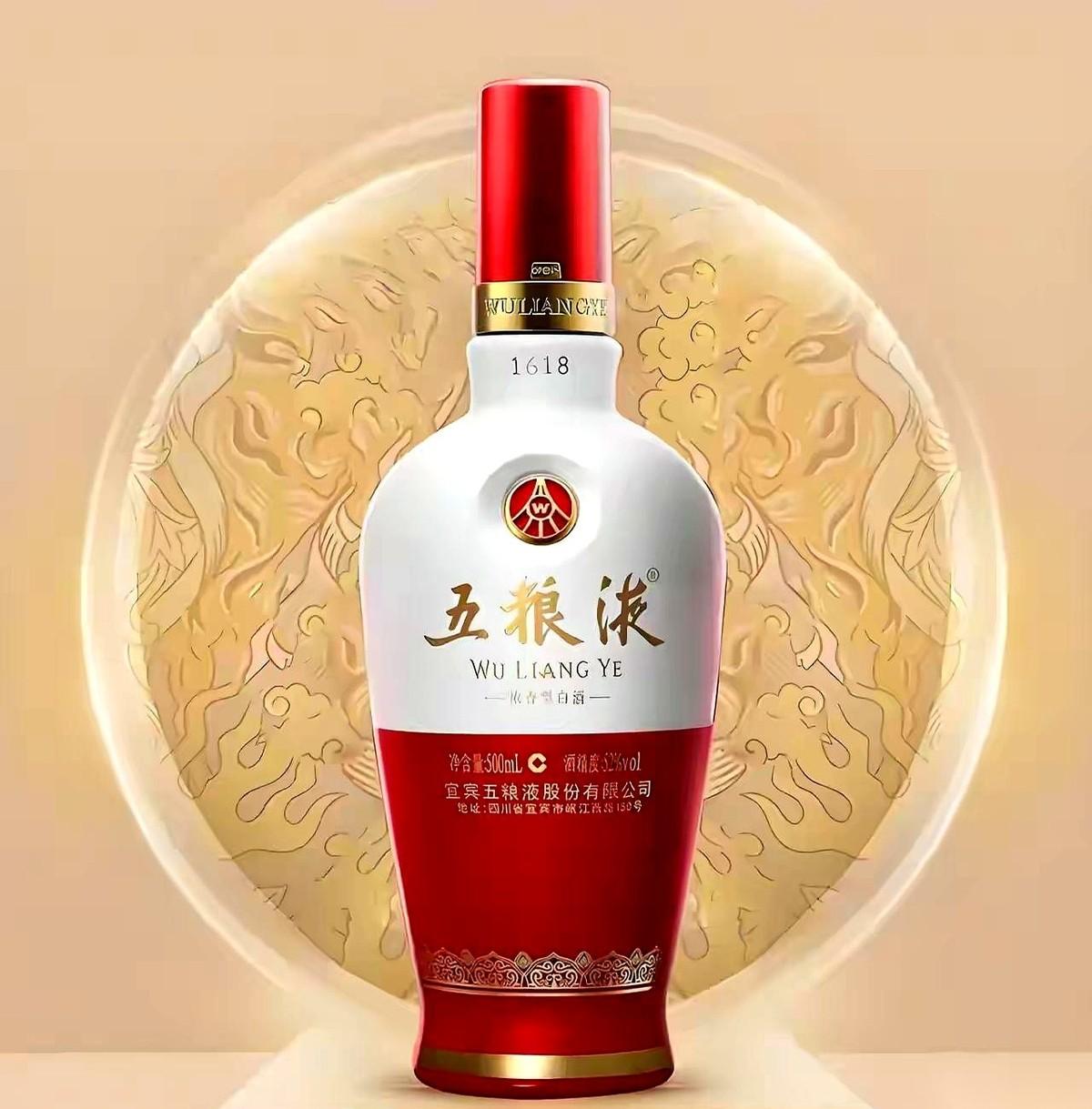 酒在厂里，就不算业绩。
就这么个特简单的道理，一堆人嗷嗷叫，说五粮液要完蛋了。