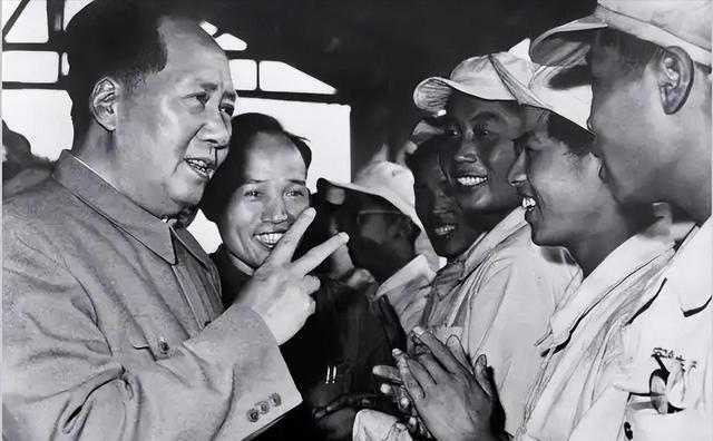 尽管毛主席享年83岁，健康专家却指出：其实毛主席不符合长寿条件
毛主席1893年