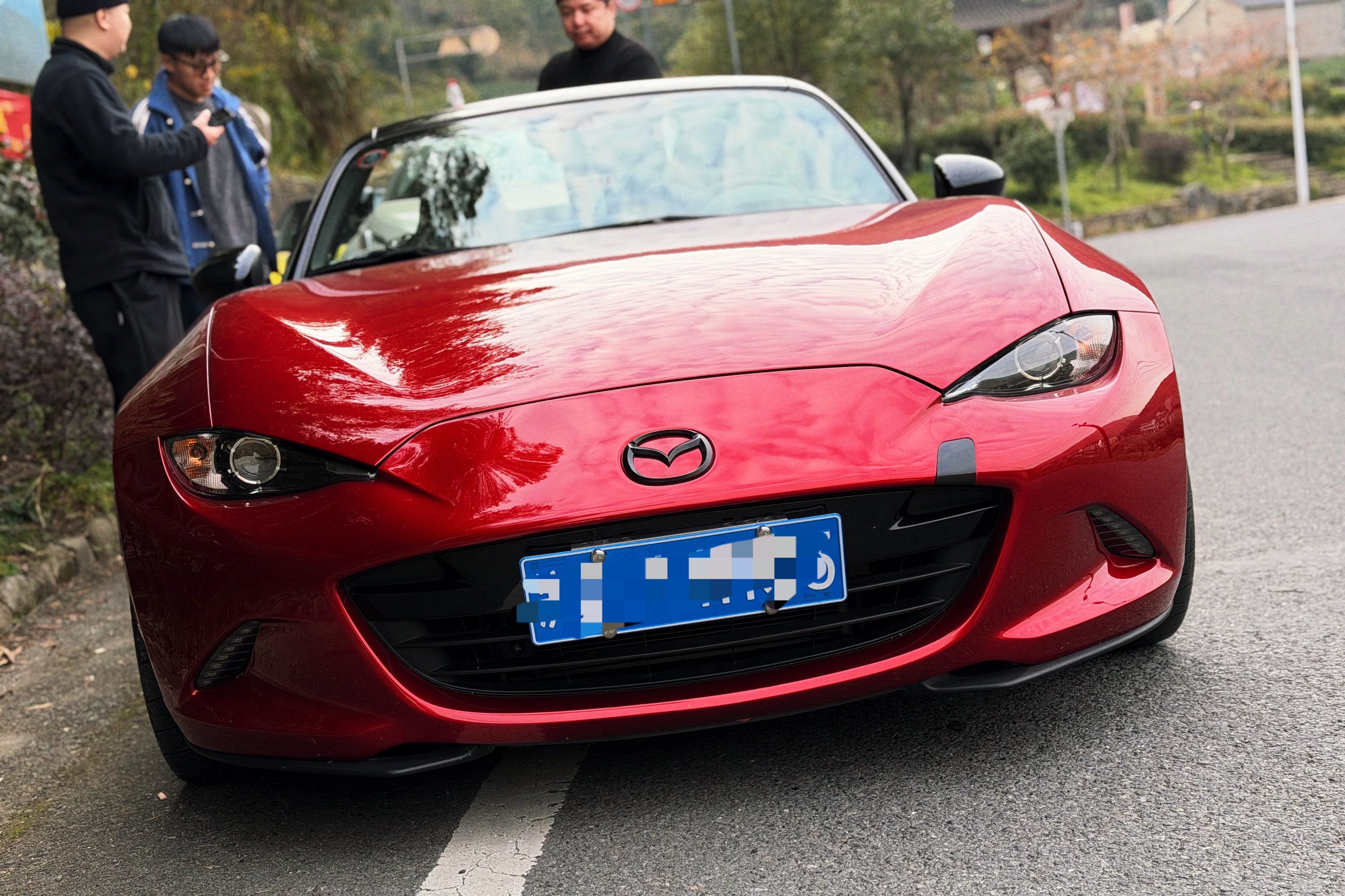 这世界最美好的小车之一，MX-5总是那么迷人，尤其是红色的ND，如江南水乡的软妹