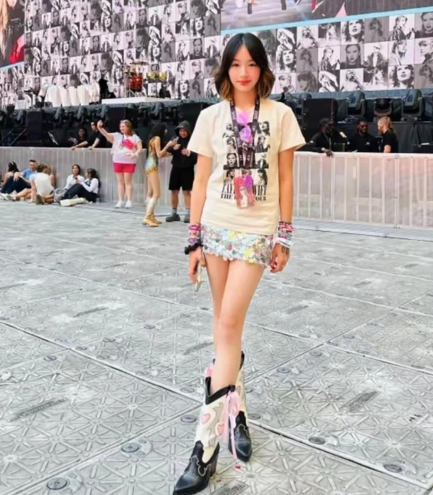 想不到吴尊女儿Nei Nei都这么大了
14岁的少女，花一样的年龄
真是太美好了