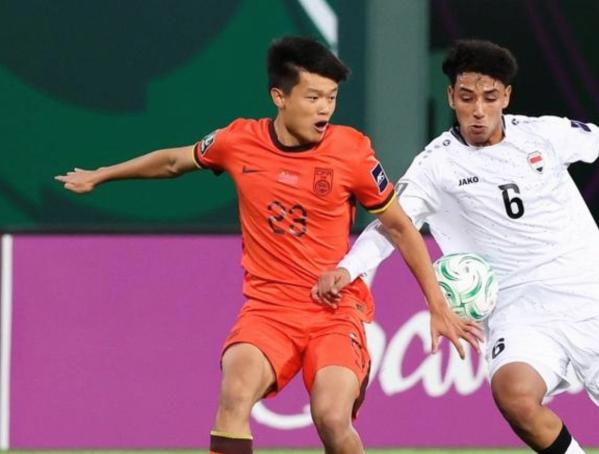 上港VS国安看了30分钟，国安外援世界波破门，上港方面转会来的杨希应该是首秀吧，