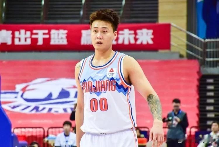 随着浙江男篮102：134惨负新疆队，本场比赛暴露出3个可笑的事实。

1. 新