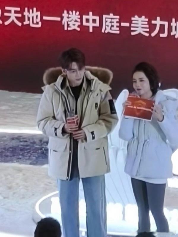 费启鸣长这样啦？怎么感觉和以前长得不一样了 