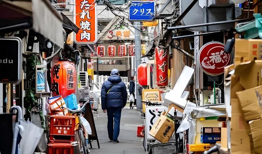 生活在东京的朋友说，其实中国游客不去日本挺好的，至少我们能安静不少，再也不用跟中