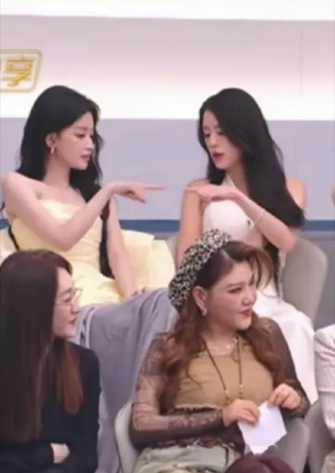 俩人在后台搁这儿缔结契约呢？？ 