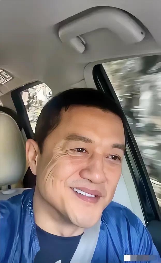 相由心生，李亚鹏这表情已经不是刚刚出道时的憨太模样，怎么会这样呢？
