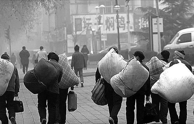 92年，我到东莞投靠亲戚时被拒之门外，然而30年后她生了病，哭着敲响了我家门。