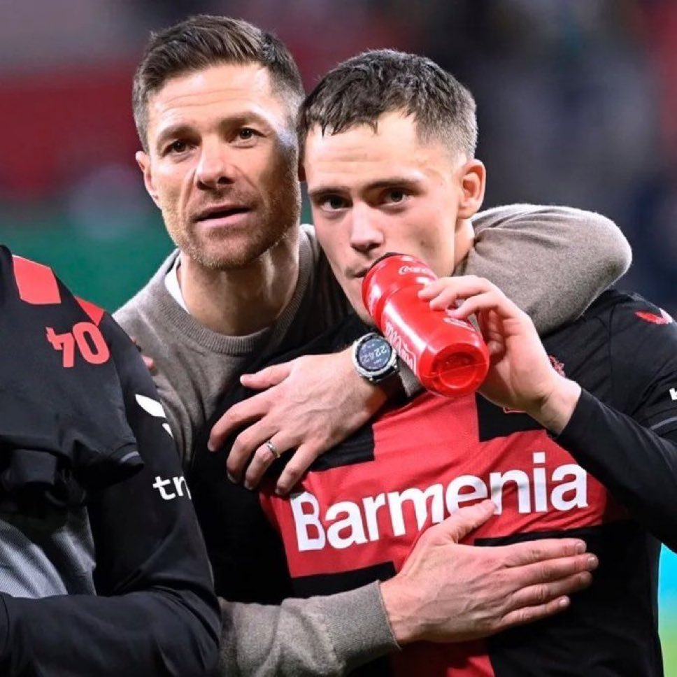 阿隆索现在的计划是暂时停止执教，除非利物浦对他感兴趣。他会立即接受执教利物浦的邀