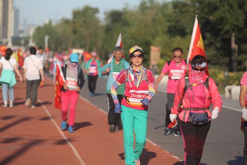 我也超讨厌暴走团。我俩50岁的朋友参加过，后来退了。一开始穿统一服装发朋友圈挺有