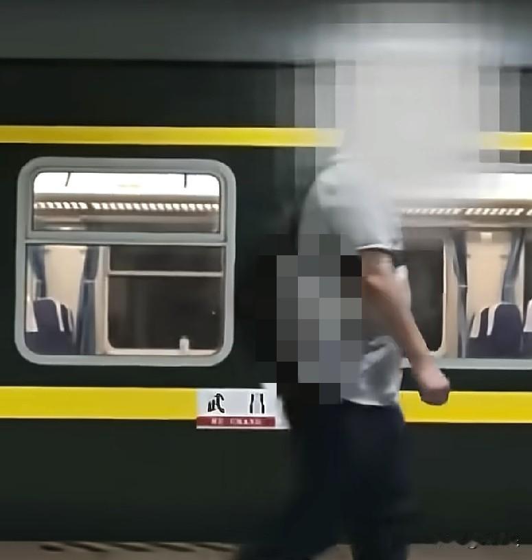 武汉一男子曾经是身价千万的大老板，11年前，因债务崩盘欠下2000万被“限高”，