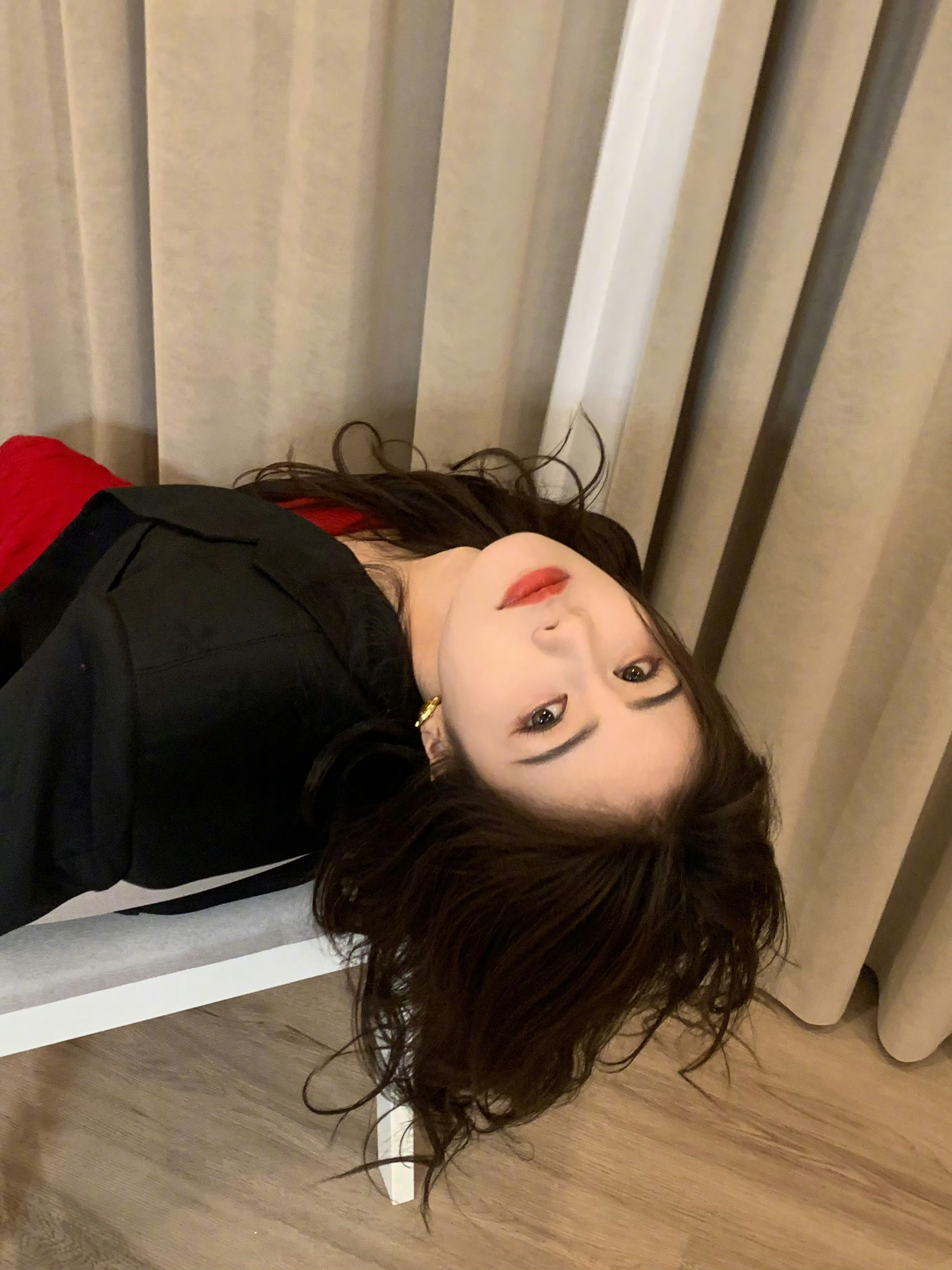 晚风吹拂而过  暗夜中生长出的玫瑰🥀白鹿