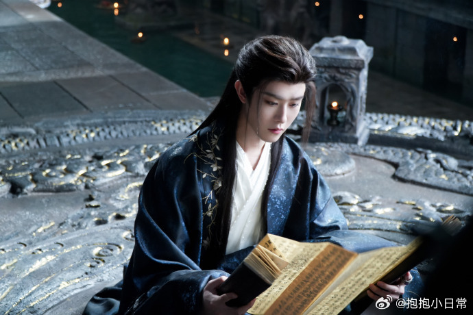 田嘉瑞木头人也有感情 谁懂啊田嘉瑞演的木头人真的好戳，明明是手办成精，眼神里全是