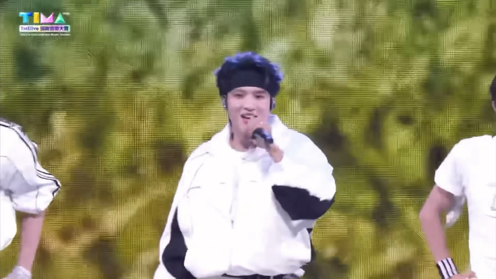 JYP在TIMA首发派出奔赴少年 JYP男团奔赴少年TIMA帅得很有画面，颜值能