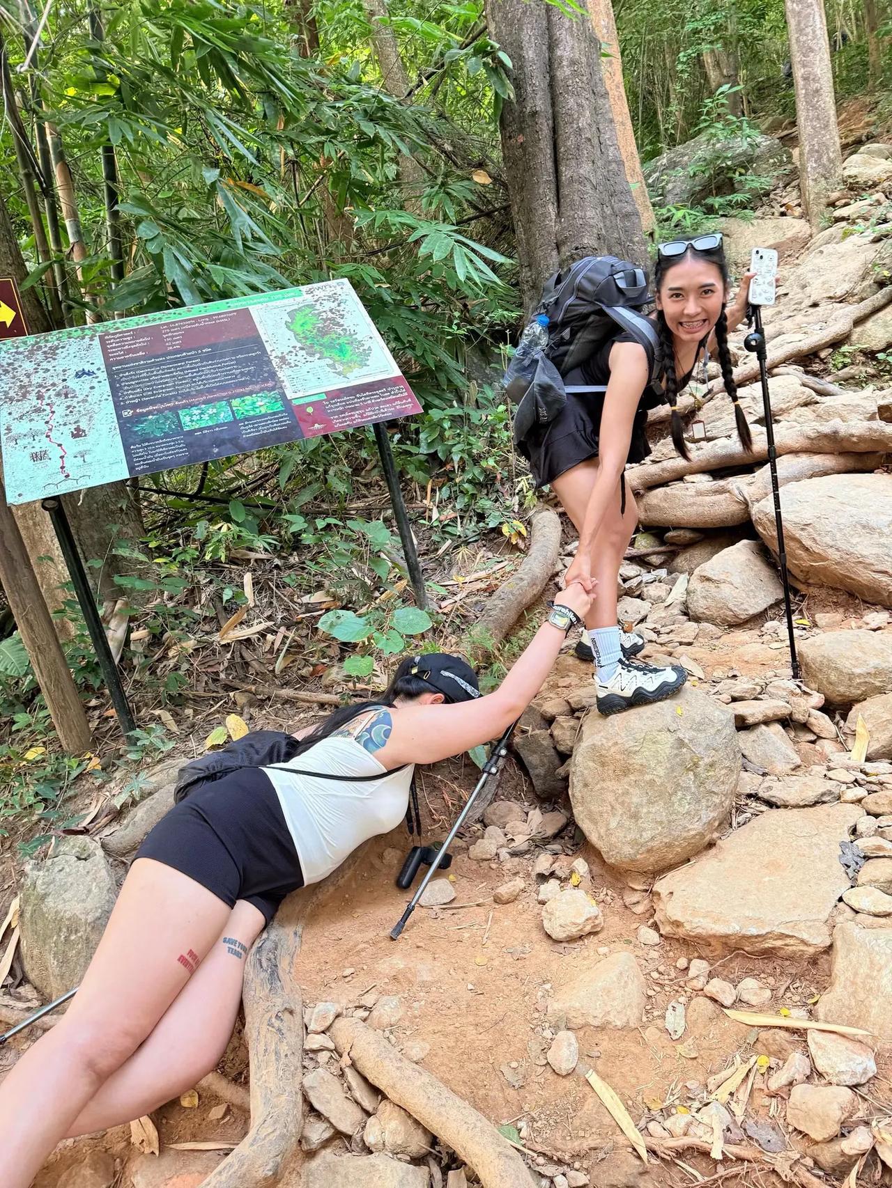 户外登山 户外运动 登山 高难度动作 爬山⛰️