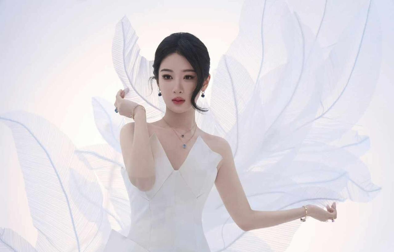 爱藏在每个角落里，倾诉在每一次的触碰中，是相遇也是别离。@杨紫 宝曼兰朵全球品牌