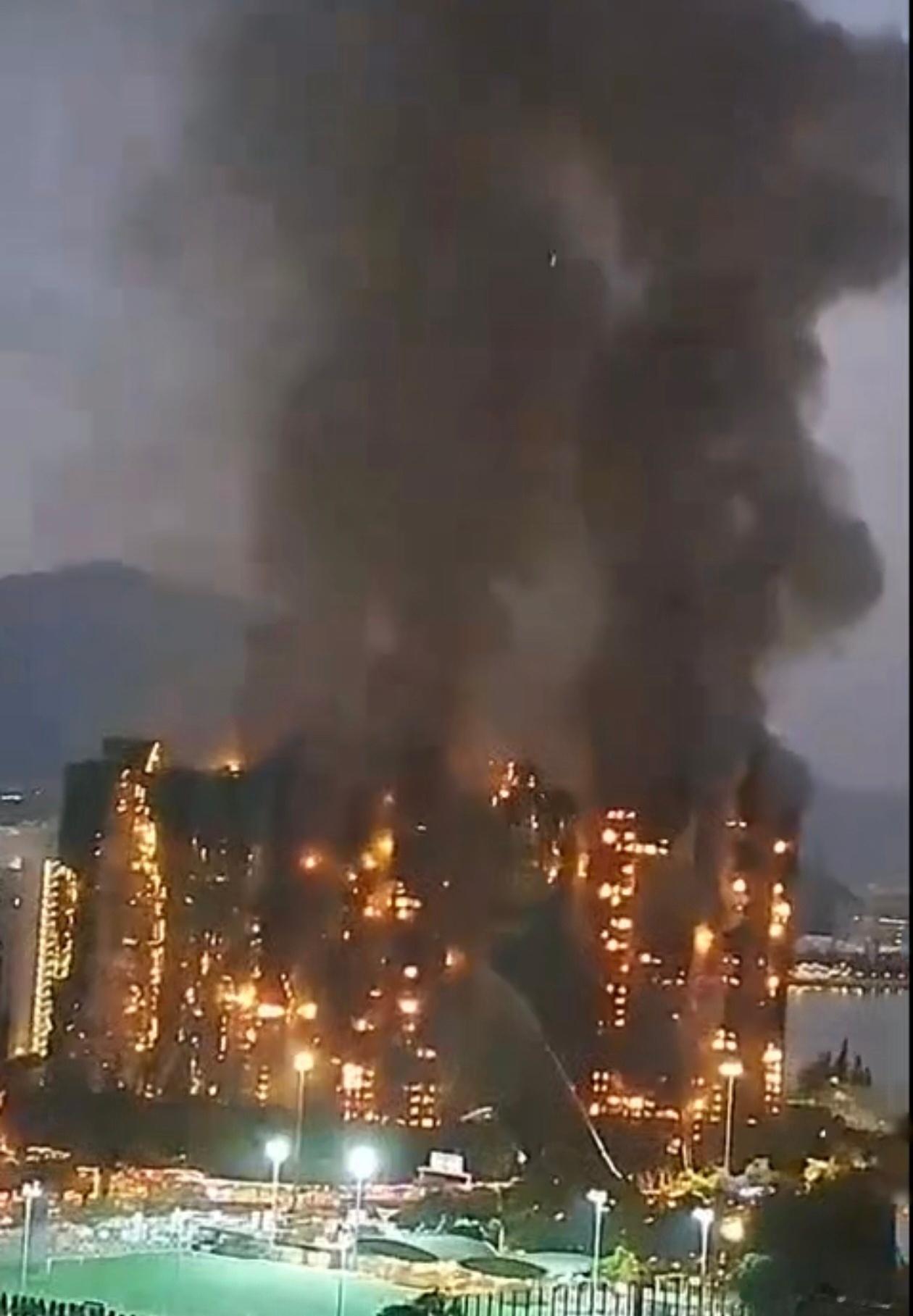 香港火灾已致44人遇难还有200多人失联的，唉我这两天就在香港，昨天吃宵夜的排档