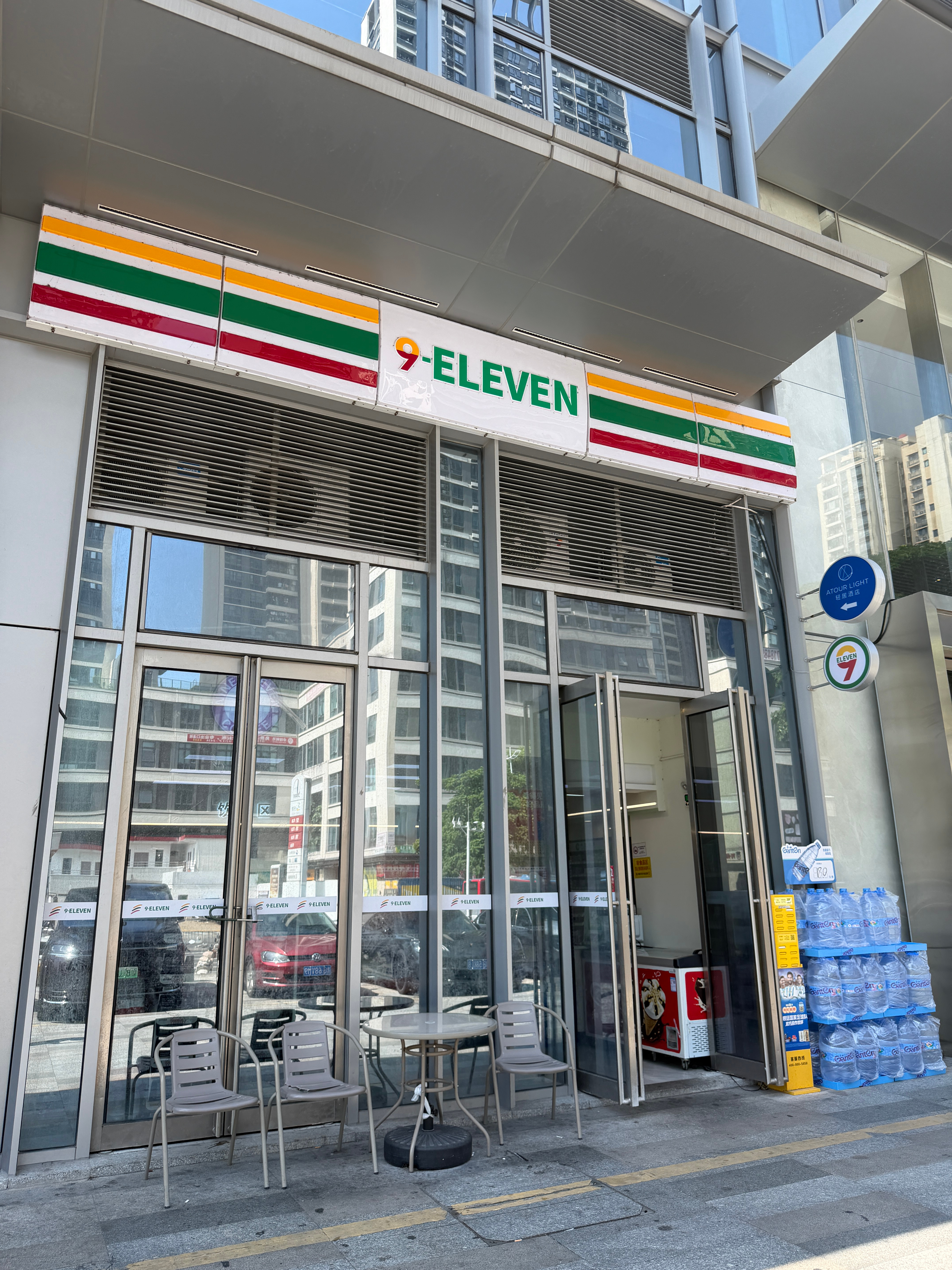 深圳坂田和北站附近，以假乱真的 7-11，其实是 9-11，但不是那个 9-11