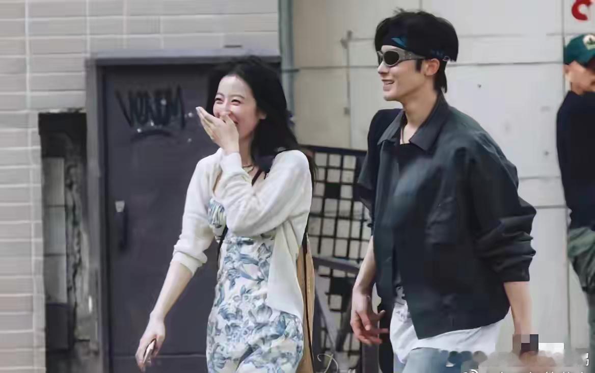 这是在拍恋综还是真成一对了？ ​​​