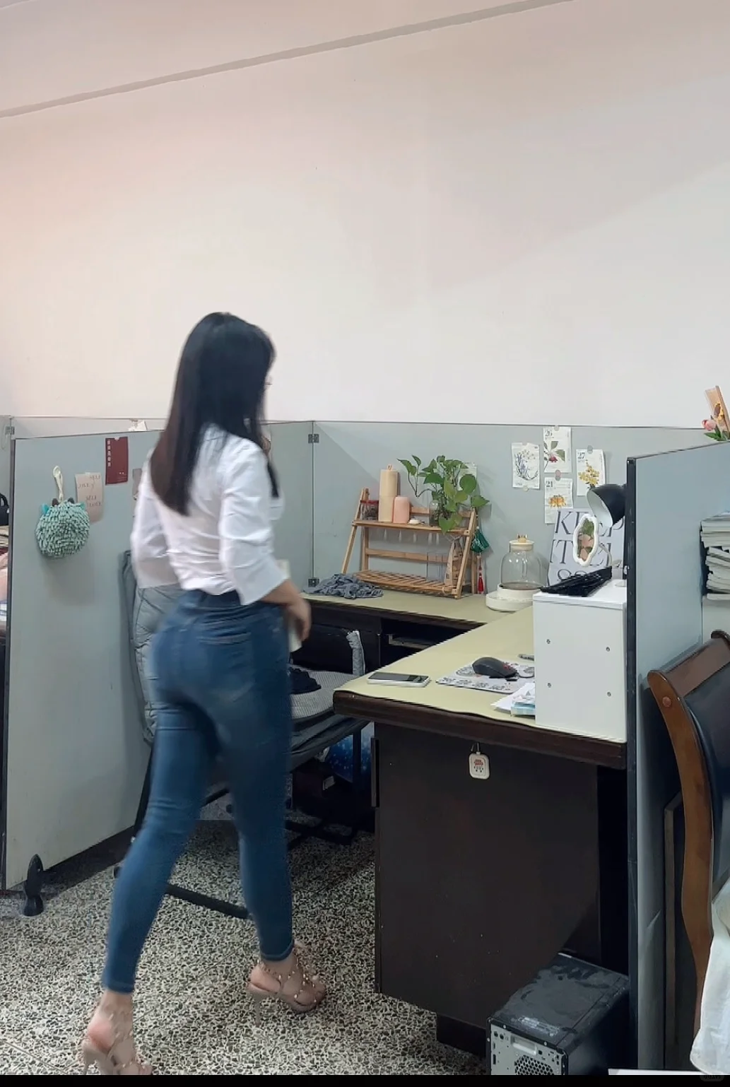 老师，你是不是才刚大学毕业啊？