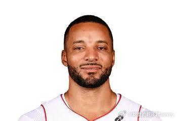 鲍威尔：我去年差一点进全明星，我基本上是填补了球队的一个重要空缺。没有人觉得我能