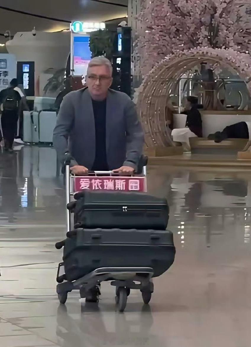 国足再弱也轮不到业余足球挑战伊万被解雇了，万一南通队真的赢了怪谁啊[允悲] ​​