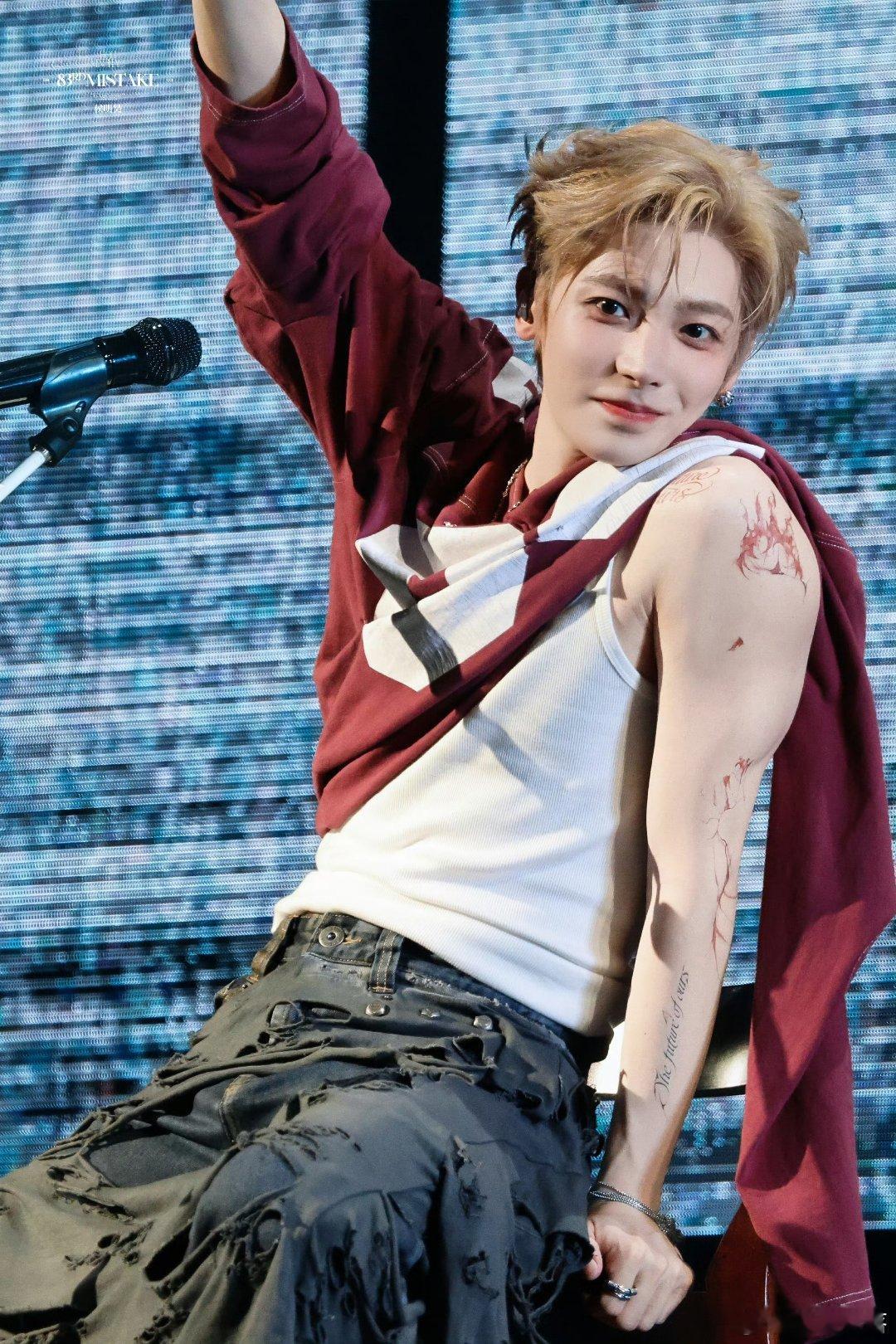 侯明昊演唱会侯明昊不是演员吗？现在演员不好好演戏，都跑去开演唱会了，主演是……唱