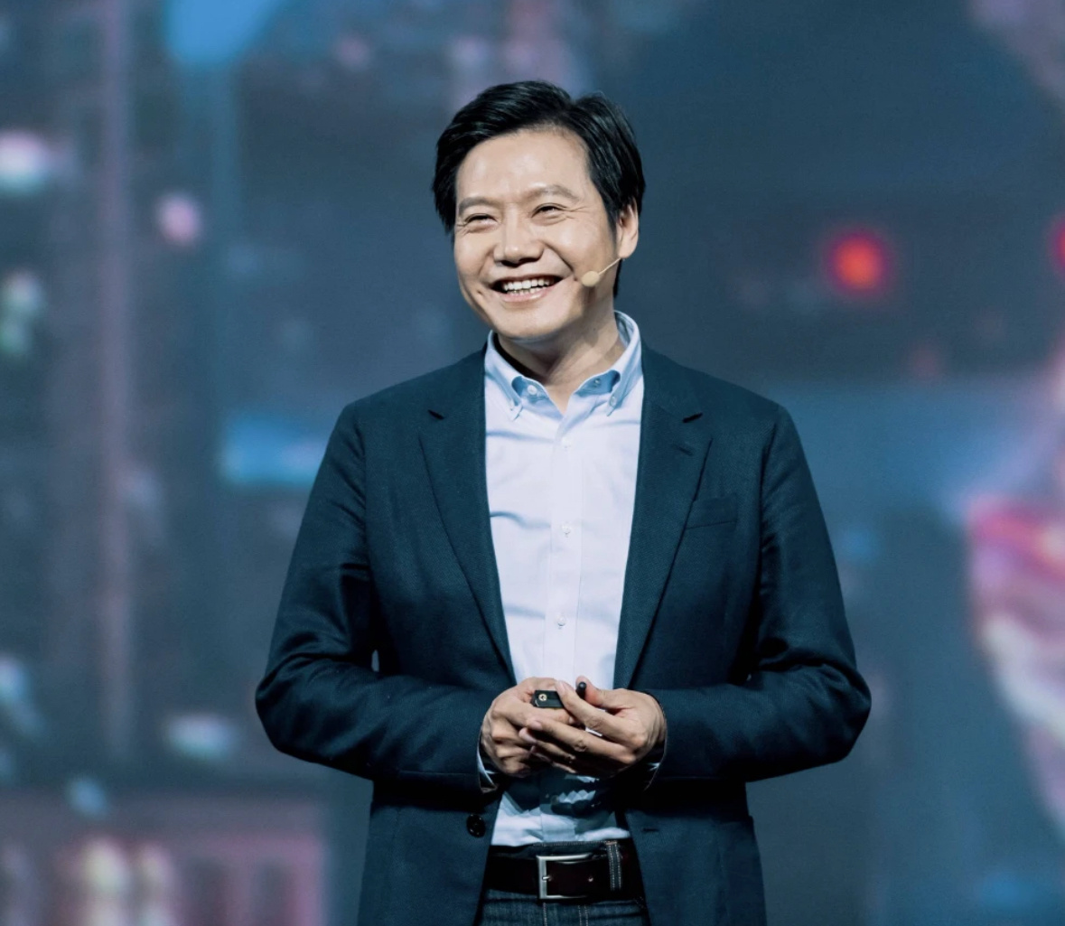 #雷军 医美# 这都能上热搜，大家不要盲目相信什么医美，自媒体真会带流量，已经取