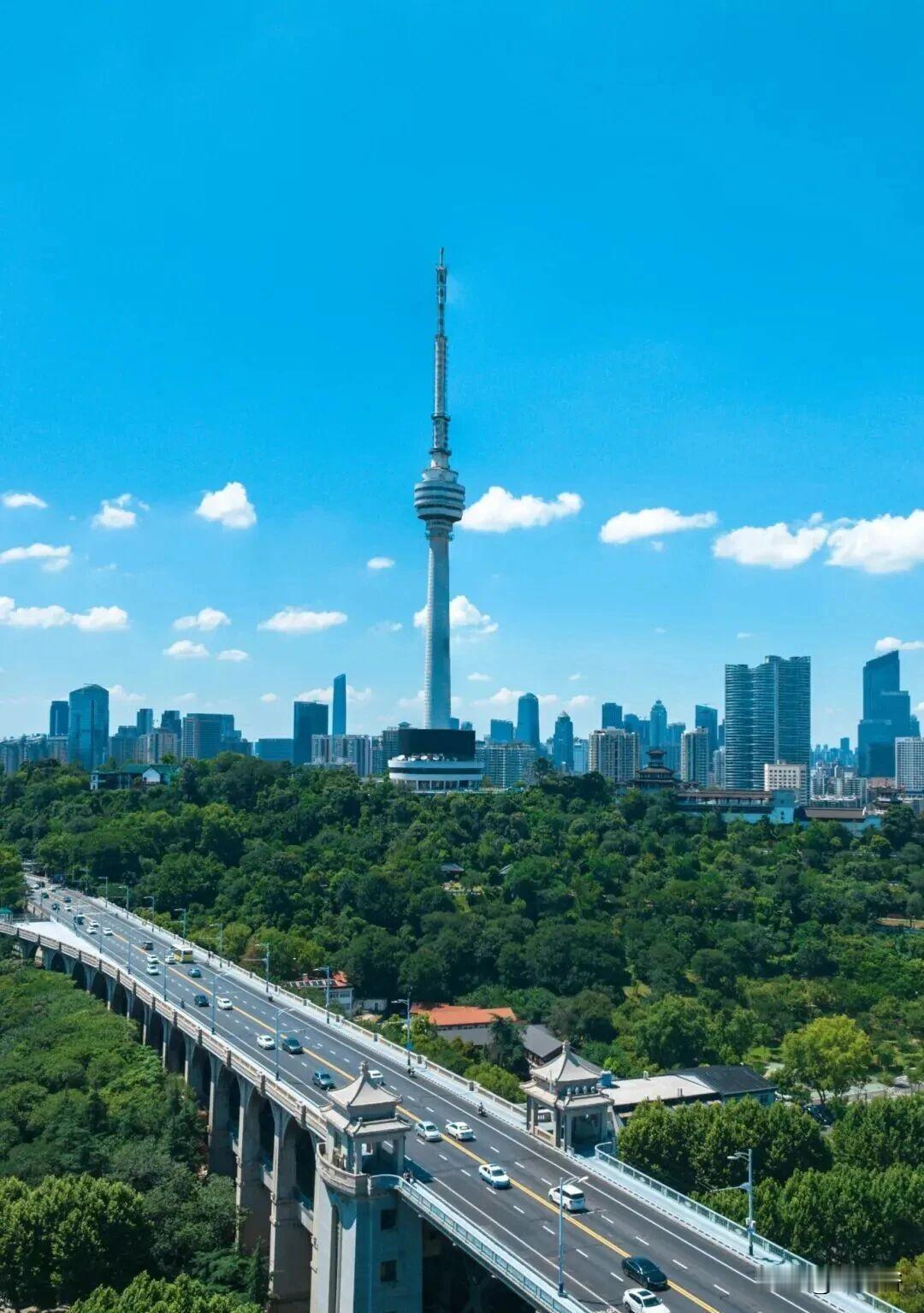 龟山电视塔拟于2026年春节期间开放部分空间。龟山电视塔是中国第一座电视塔，作为