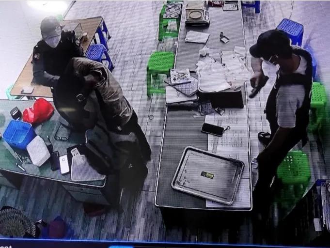 3月28日下午5点左右，缅甸曼德勒市发生了一起身穿警服，伪装成警察的团伙，以检查