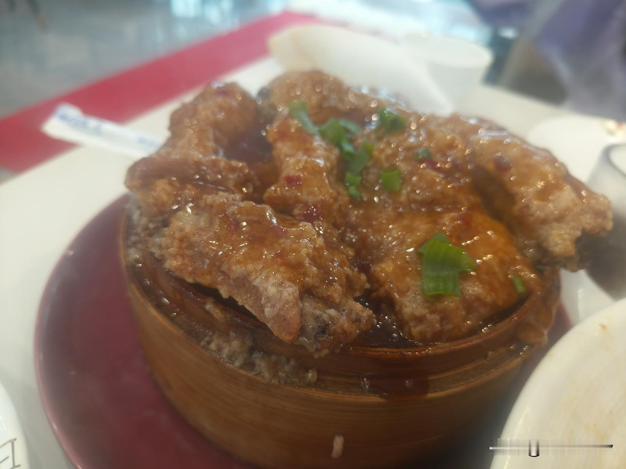 再说说这个泉州律所的事情。我看到相关信息里呢，实习生要求律所返还垫付的打印费、社