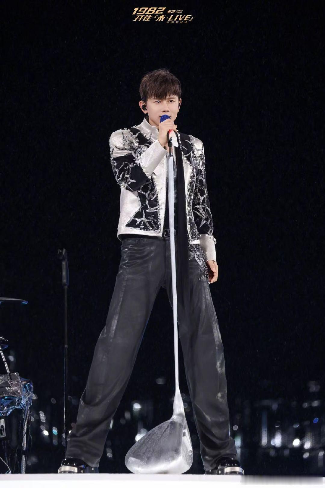 张杰演绎MJ金曲 张杰致敬迈克尔杰克逊 听张杰版《You Are Not Alo