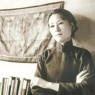 1953年，北京副市长吴晗视察城楼时，站在城楼下的林徽因突然冲到他面前，指着他的