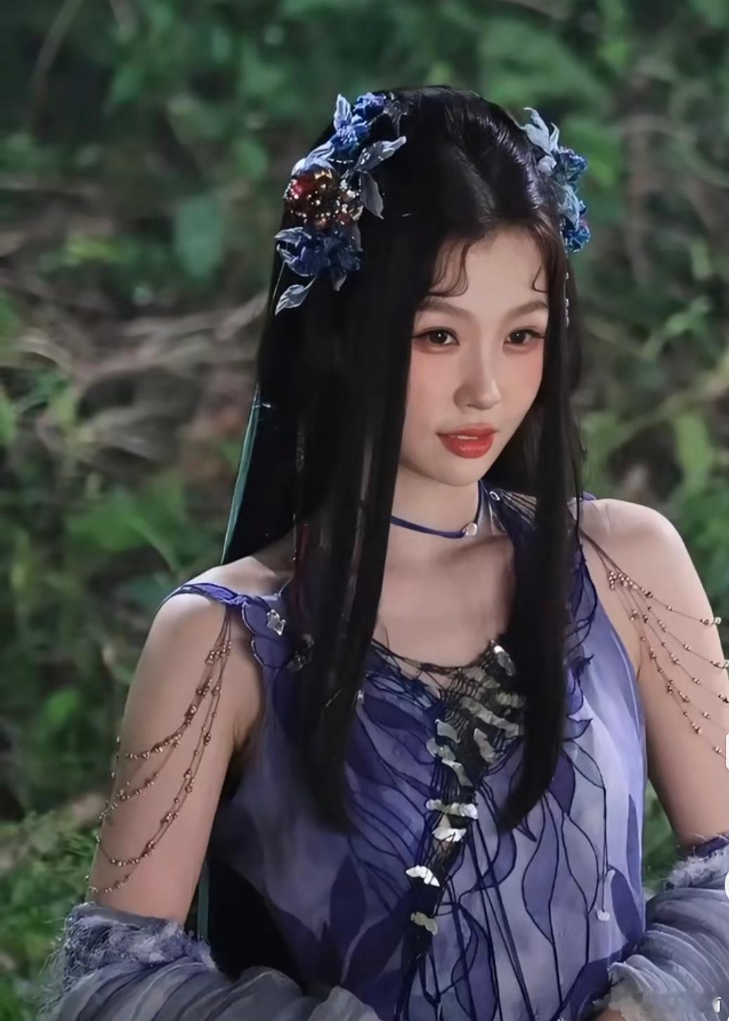 女主这套妆造好媚好妖，施法这里简直高光时刻，眼神还带着狠劲 [憧憬] ​​​