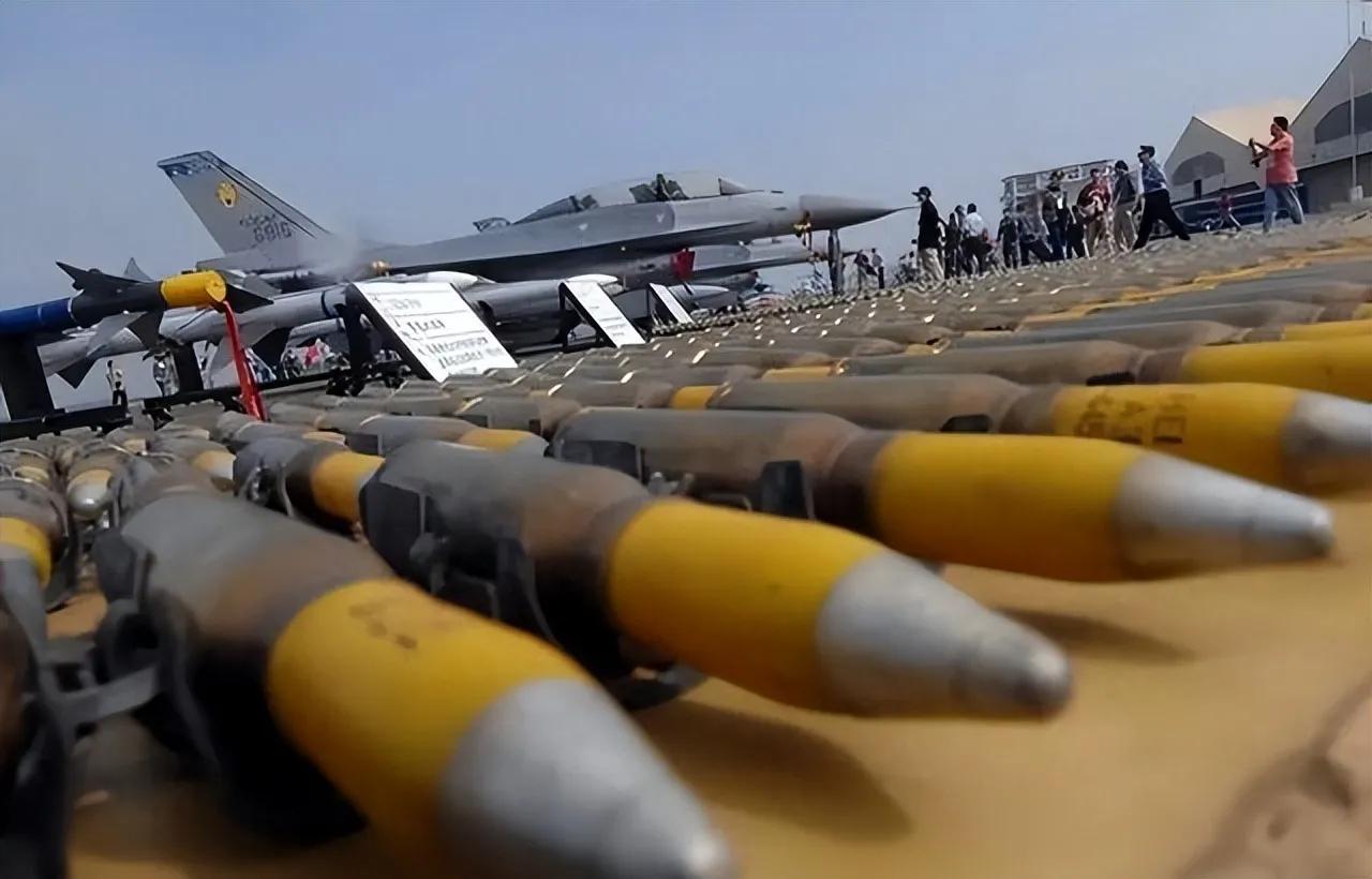 花了300多亿美元买回来的俄罗斯武器，如今居然大半都在仓库里吃灰？不少人觉得中国