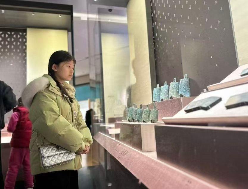 【曲师大学子赴苏博探寻黄河文化江南回响】1月30日，曲师大学“文脉溯黄河，匠心筑