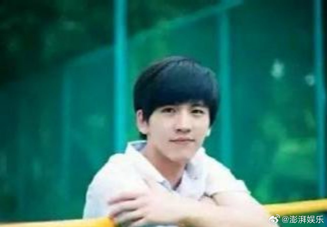 张凌赫多年前发文抨击影视圈 2016年还是南师大学生的他，以本名张家玮发文，痛批