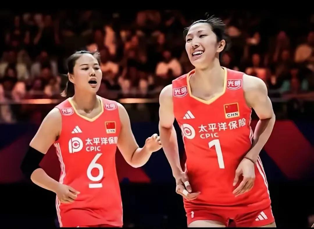 中国女排球衣号码迎来大调整，具体如下：

1 号球衣由吴梦洁接手（原袁心玥）；
