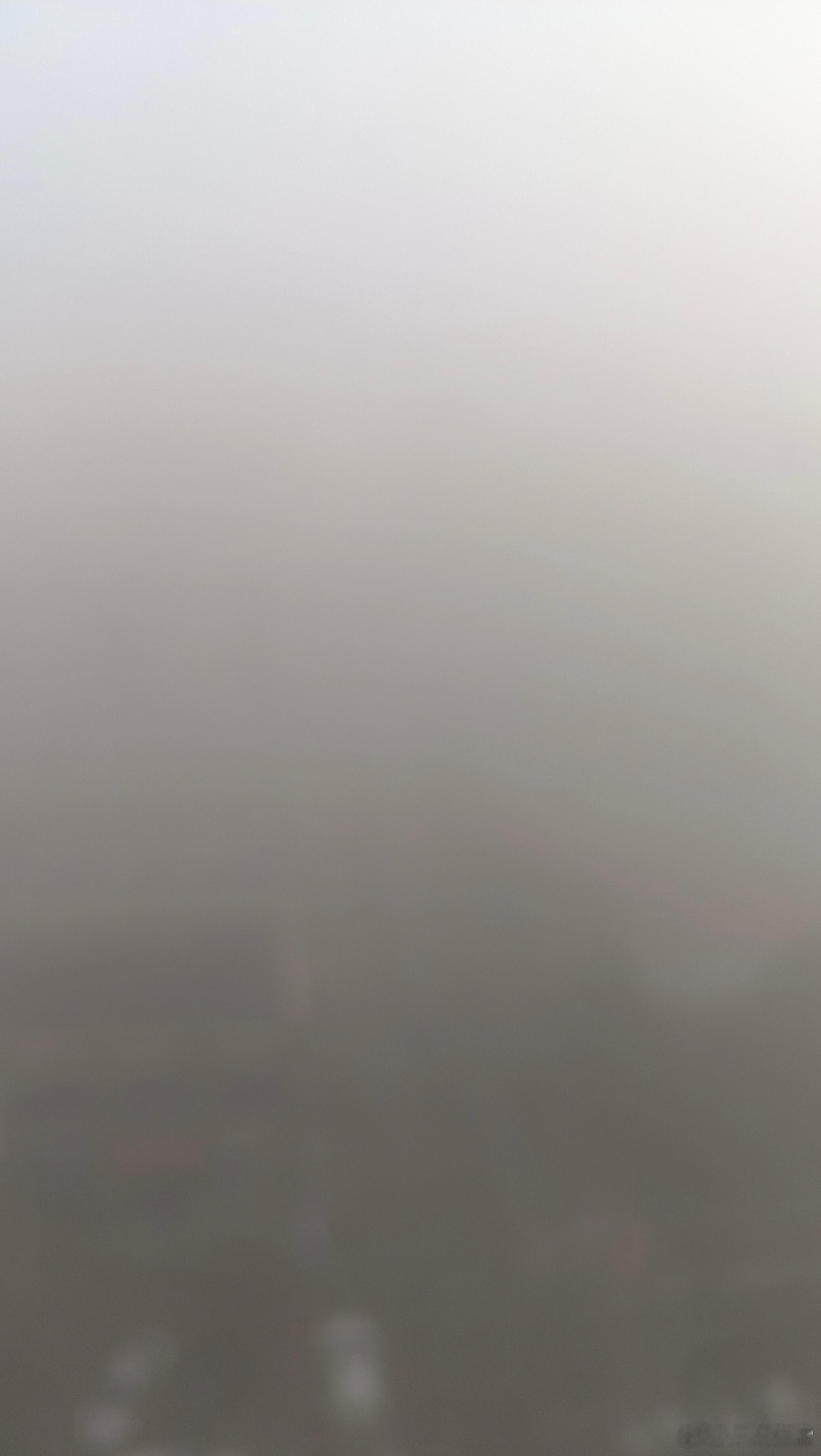 好大的雾🌫️啊，这还能看清路况吗？行车可要注意安全第一 